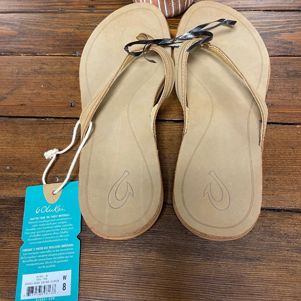 Olu Kai flip flop sandals womens size 8 NWT